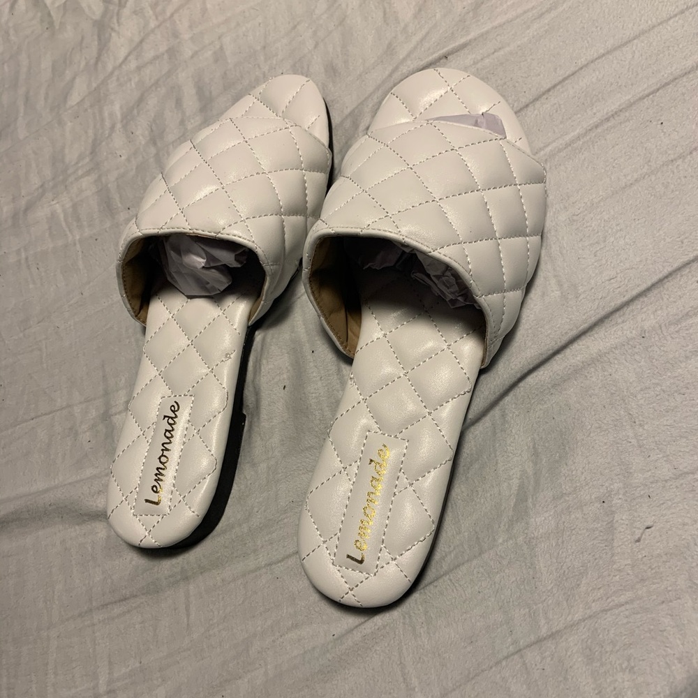 White cute sandals 🤍